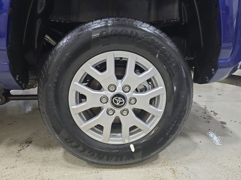 Used 2025 Toyota Tacoma SR5 image 33