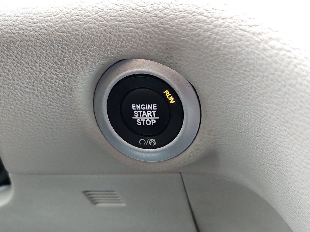 Used 2024 Chrysler Pacifica Limited FWD image 26