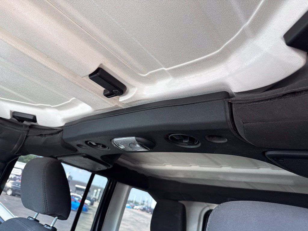 Used 2018 Jeep Wrangler Unlimited Sport S AWD/4WD image 26