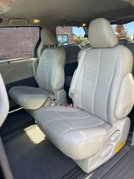 Used 2011 Toyota Sienna XLE FWD image 11