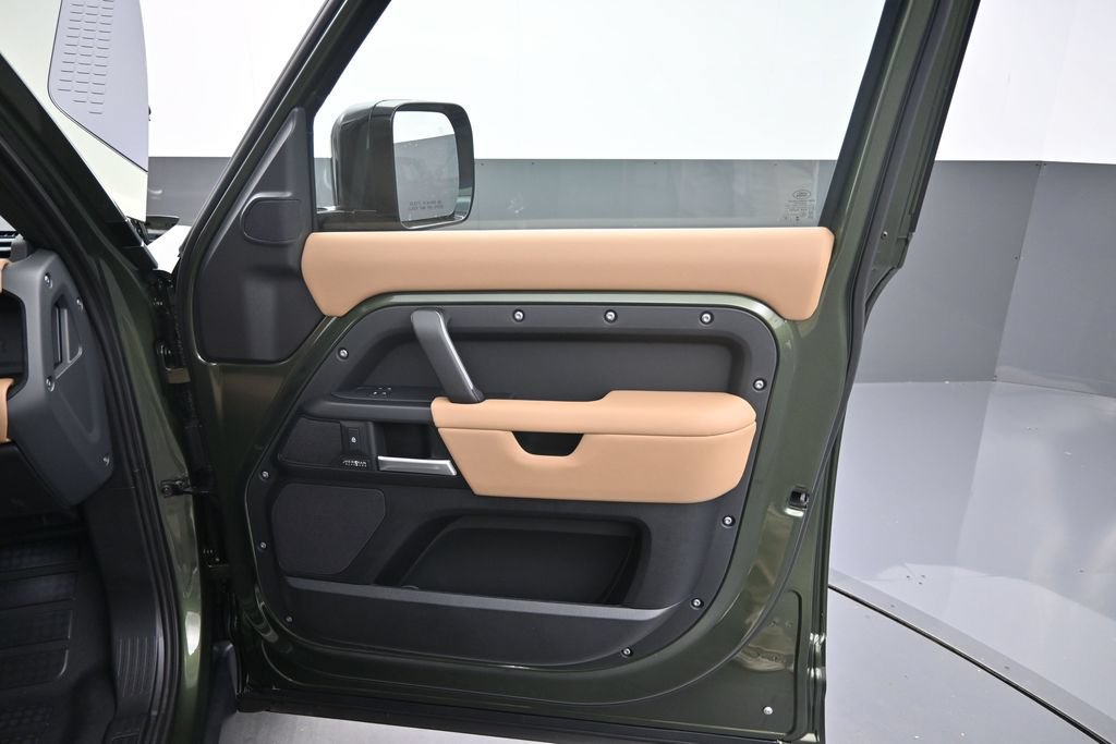 New 2026 Land Rover Defender 110 X-Dynamic SE AWD/4WD image 4