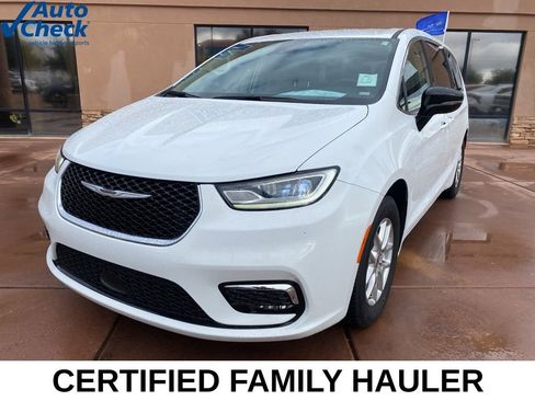 Used 2024 Chrysler Pacifica Touring-L FWD image 2