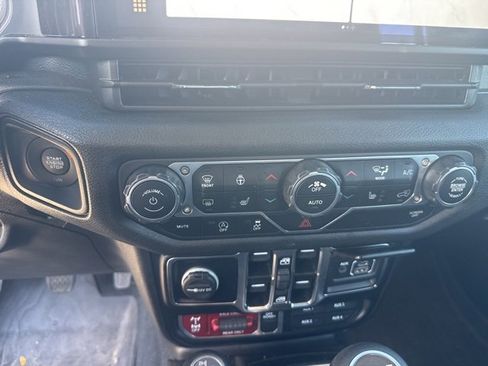 Used 2024 Jeep Wrangler Willys image 18