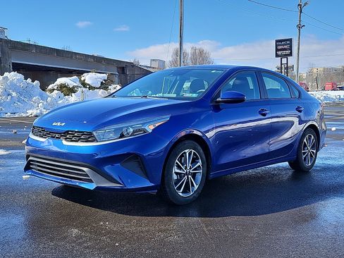 Used 2022 Kia Forte LXS image 3