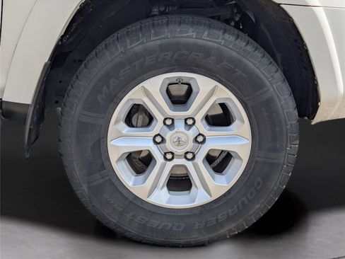 Used 2019 Toyota 4Runner SR5 Premium image 11