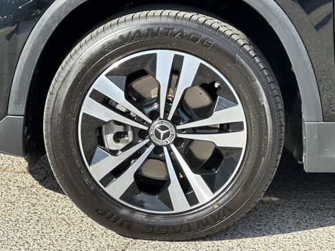 Used 2025 Mercedes-Benz GLA 250 image 32