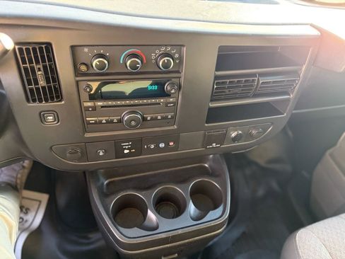 Used 2016 Chevrolet Express 3500 image 27