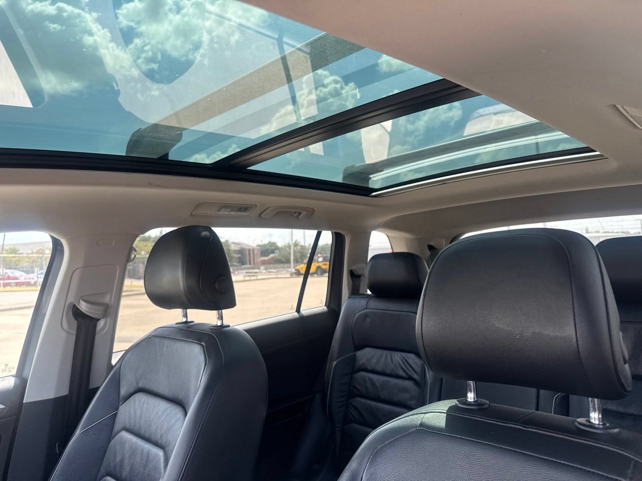 Used 2018 Volkswagen Tiguan SEL Premium FWD image 45