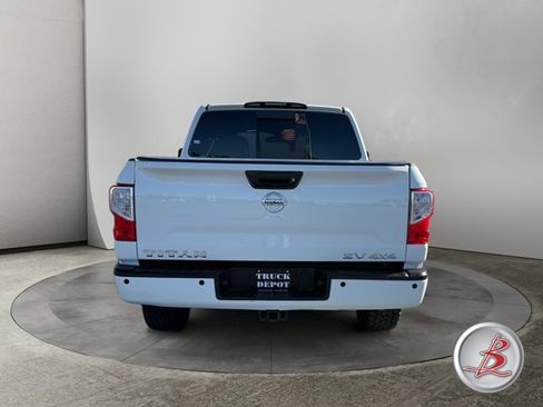 Used 2017 Nissan Titan SV image 6