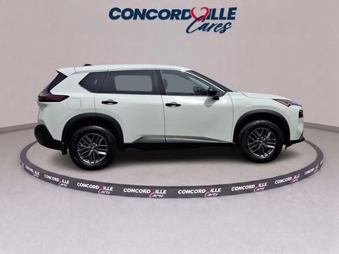 Used 2023 Nissan Rogue S AWD/4WD image 7
