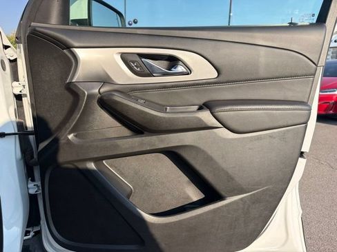 Used 2022 Chevrolet Traverse LT AWD/4WD image 11