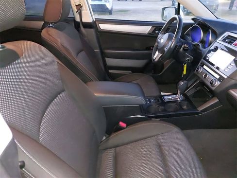 Used 2017 Subaru Outback 2.5i Premium image 10