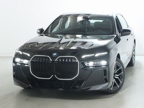 Certified 2025 BMW i7 xDrive60 image 3