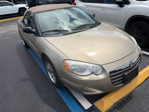 Used 2004 Chrysler Sebring LXi FWD image 2
