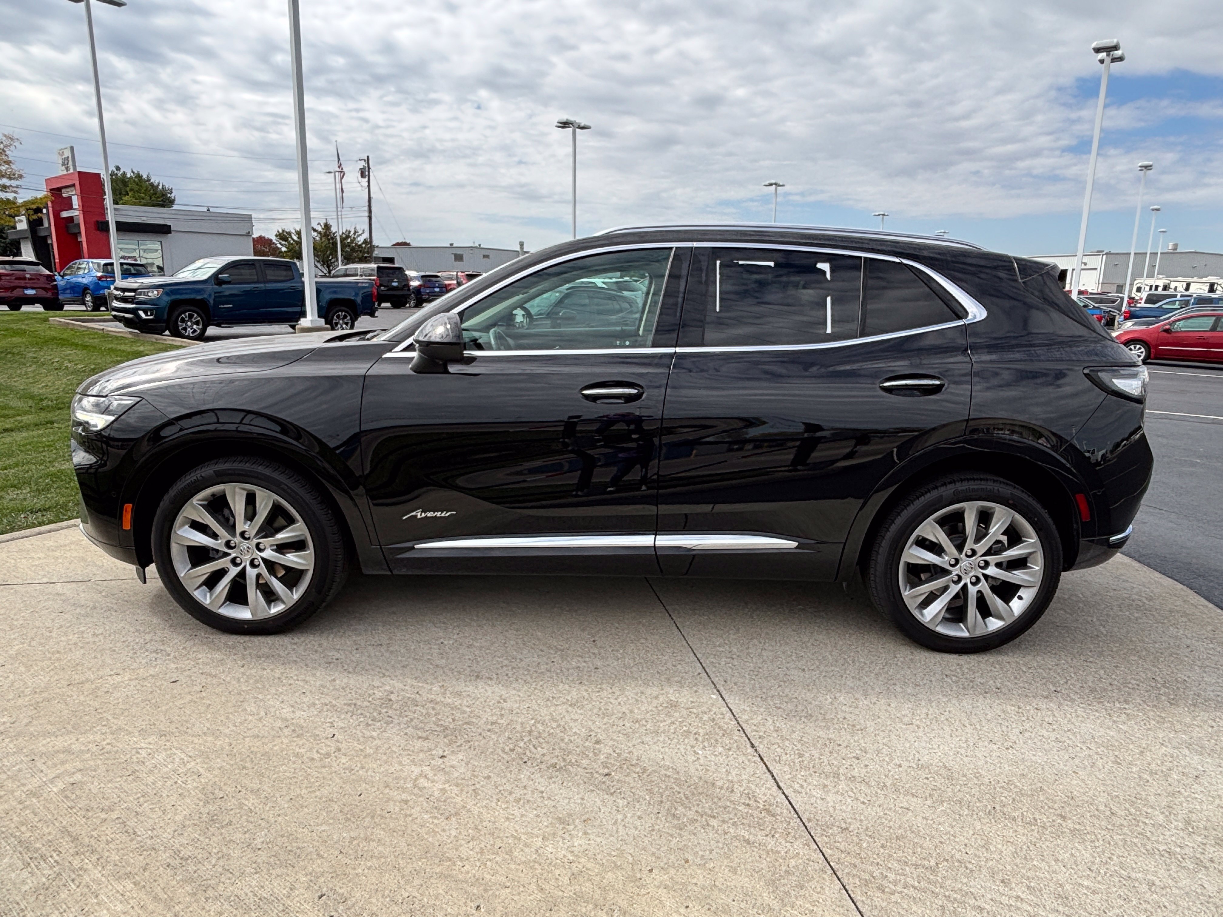 Used 2023 Buick Envision Avenir FWD image 4