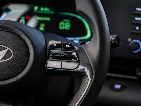 Certified 2025 Hyundai Elantra Sport FWD image 23