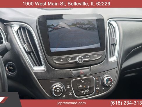 Used 2018 Chevrolet Malibu LT w/ Leather Package FWD image 16