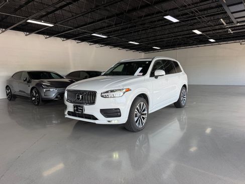 Used 2020 Volvo XC90 T5 Momentum FWD image 2