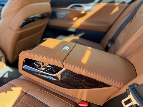 Used 2022 BMW 750i xDrive w/ Executive Package image 48