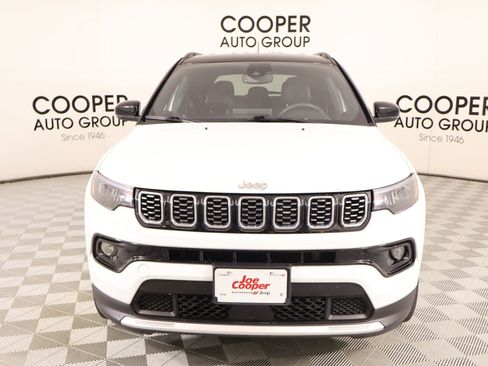 Used 2025 Jeep Compass Limited image 9