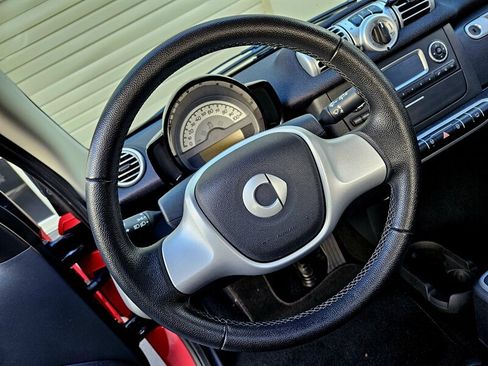 Used 2013 smart fortwo pure RWD image 19