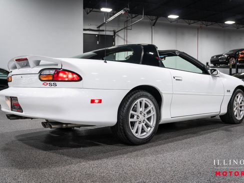 Used 2000 Chevrolet Camaro Z28 w/ SS Performance/Appearance Pkg RWD image 5