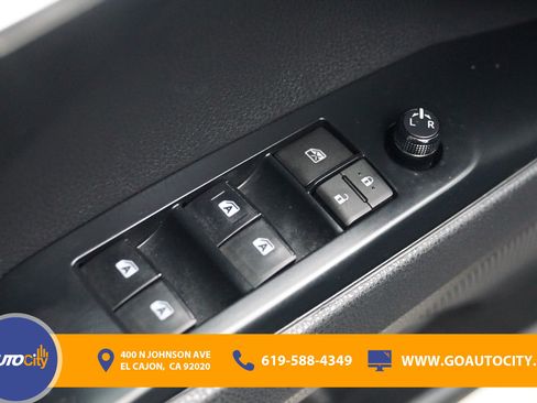 Used 2019 Toyota Camry SE w/ Carpet Mat Package FWD image 19