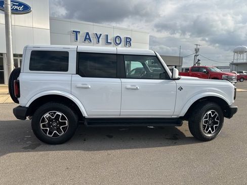 Used 2025 Ford Bronco Outer Banks image 17