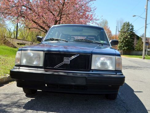 Used 1992 Volvo 240 Wagon RWD image 3
