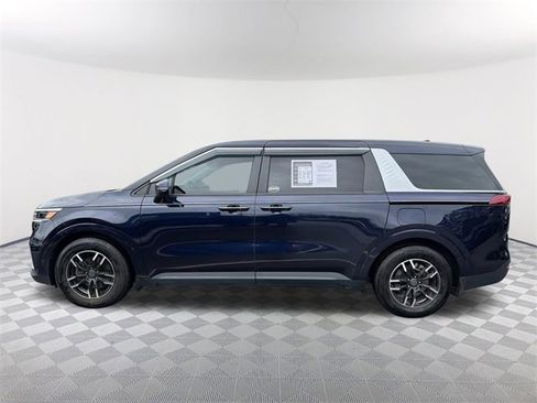 Used 2023 Kia Carnival LX image 8