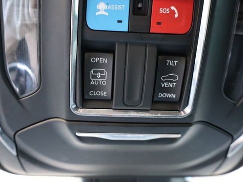 Used 2025 Jeep Grand Cherokee L Altitude AWD/4WD image 25