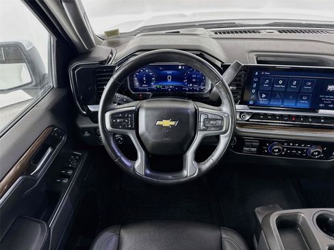 Used 2023 Chevrolet Silverado 1500 LT w/ Z71 Off-Road Package AWD/4WD image 23
