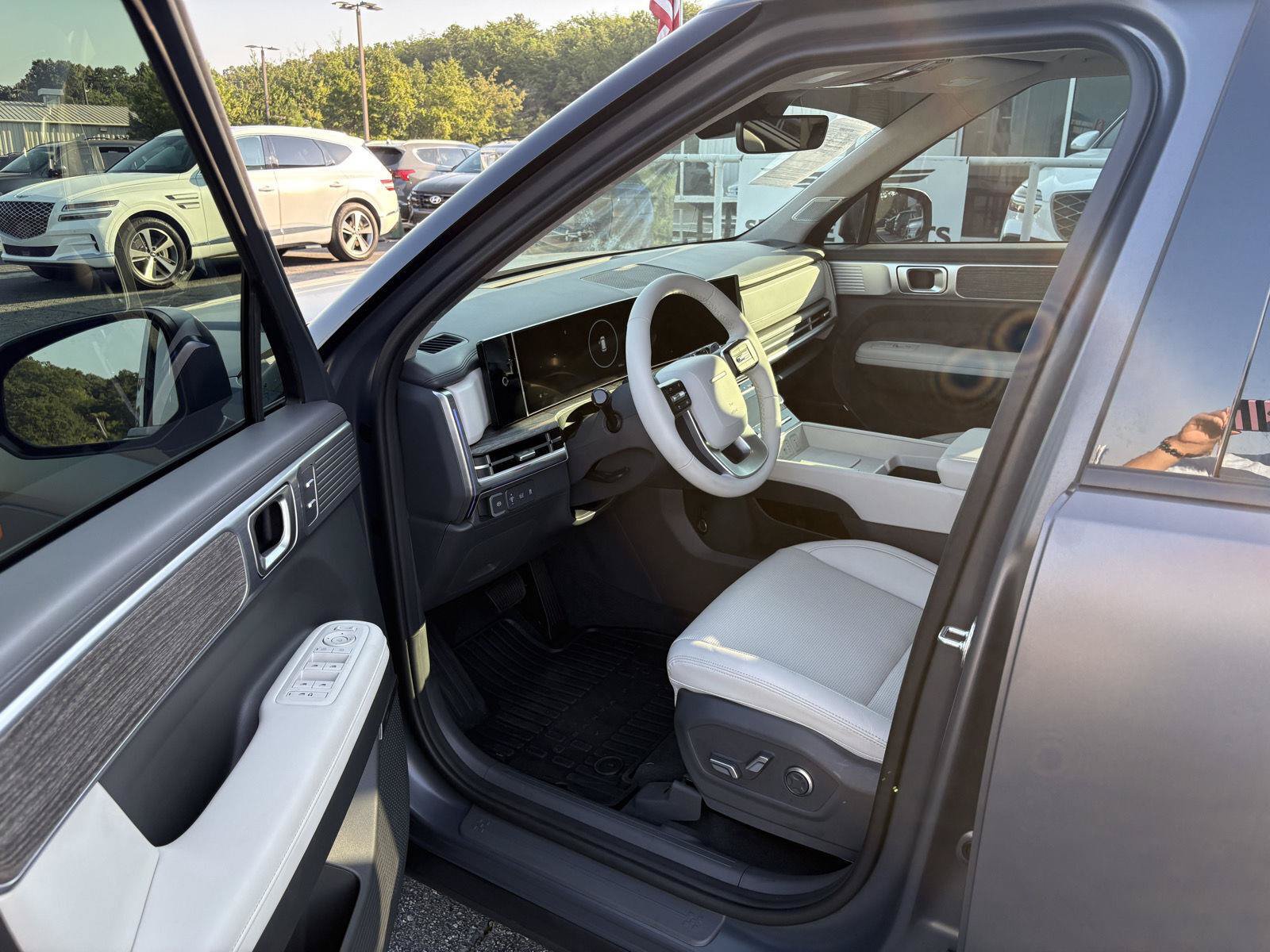 Certified 2025 Hyundai Santa Fe Limited w/ Tow & Go Package FWD image 23