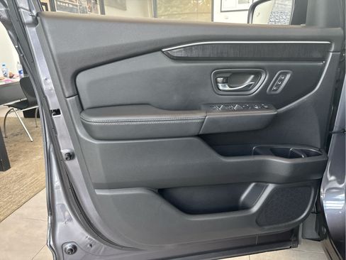 Used 2023 Honda Pilot Elite image 14