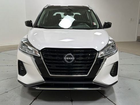 Used 2024 Nissan Kicks SV image 2
