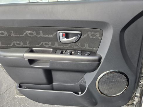 Used 2013 Kia Soul + image 17