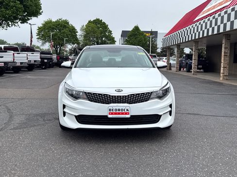 Used 2018 Kia Optima EX w/ Premium Package FWD image 2