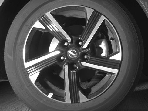 Used 2025 Nissan Sentra SV FWD image 16