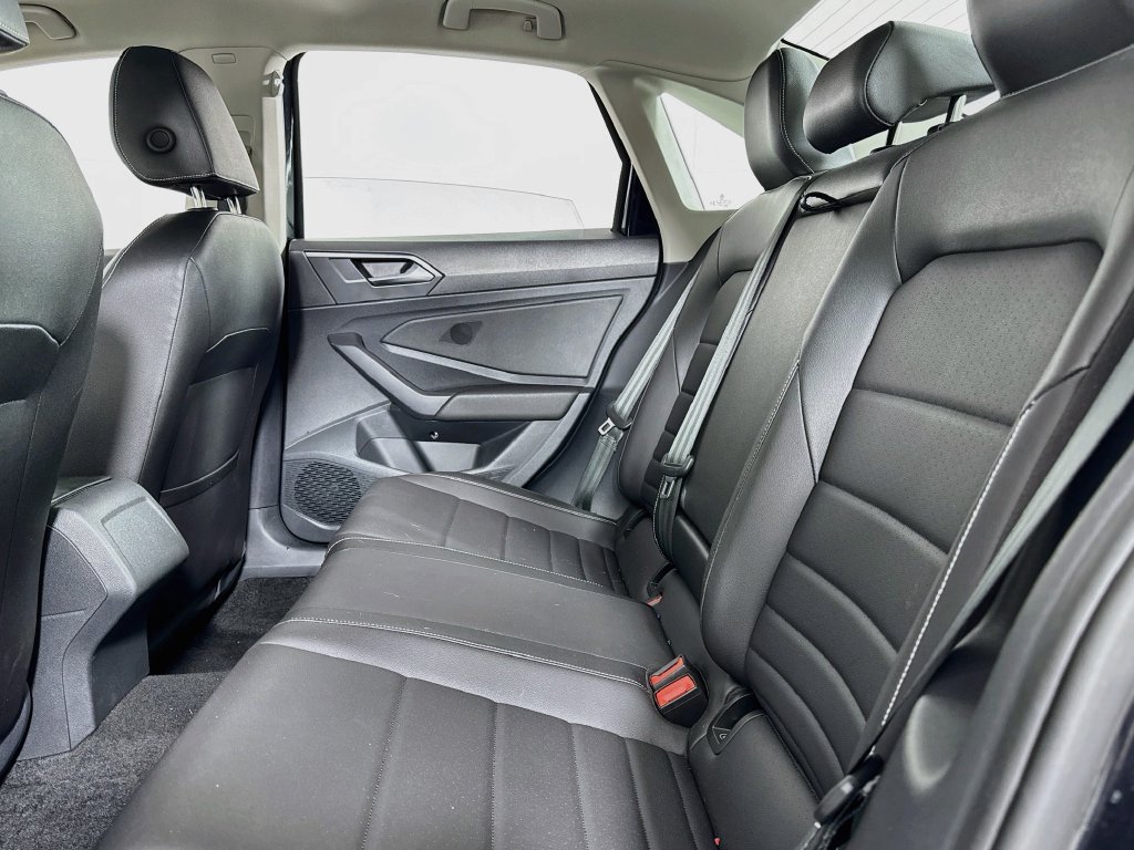 Used 2024 Volkswagen Jetta SE FWD image 11