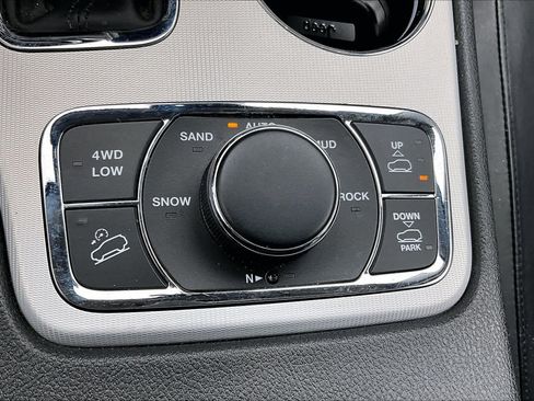 Used 2018 Jeep Grand Cherokee Summit image 31