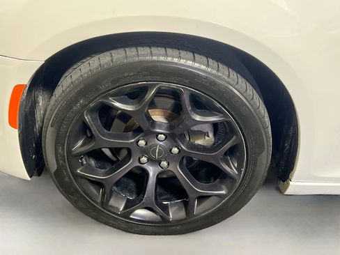 Used 2019 Chrysler 300 S RWD image 13