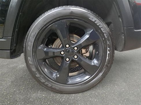 Certified 2023 Jeep Grand Cherokee Altitude image 32