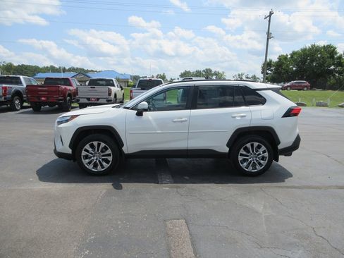 Used 2022 Toyota RAV4 XLE Premium AWD/4WD image 10