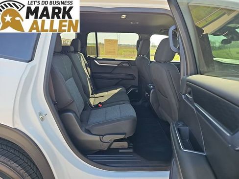 Used 2025 GMC Acadia Elevation image 27