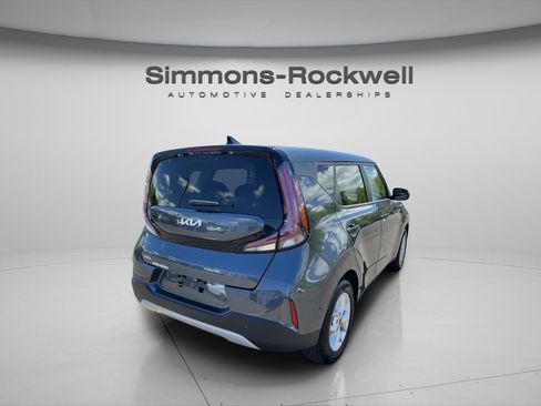 Used 2025 Kia Soul LX w/ LX Technology Package FWD image 6