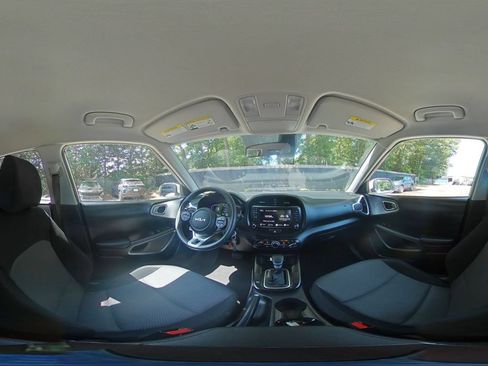 Used 2025 Kia Soul LX w/ LX Technology Package FWD image 40