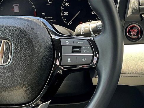 Used 2025 Honda Pilot EX-L image 15