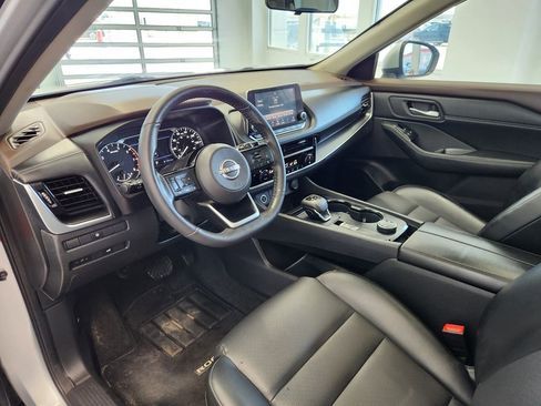 Used 2022 Nissan Rogue SV w/ SV Premium Package image 16