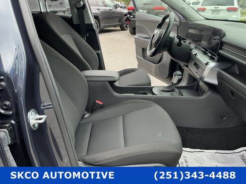 Used 2025 Hyundai Kona SEL FWD image 13