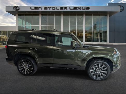Used 2024 Lexus GX 550 w/ Accessory Package (2T) AWD/4WD image 2